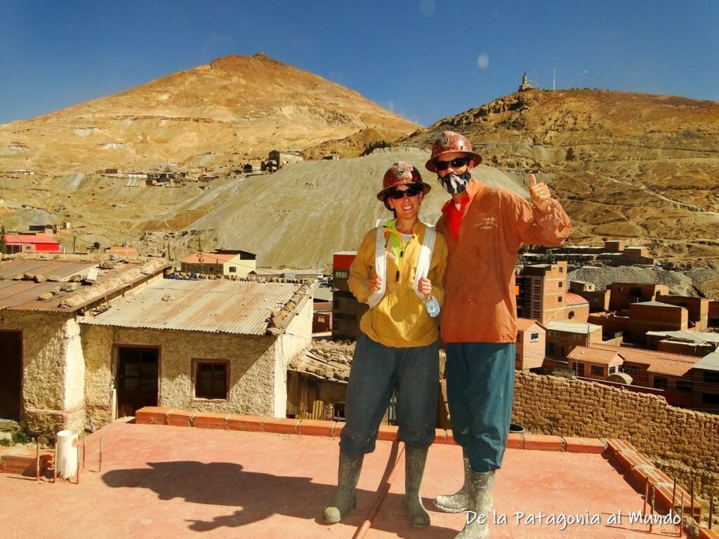 turistas en el cerro rico de potosi gaia tours